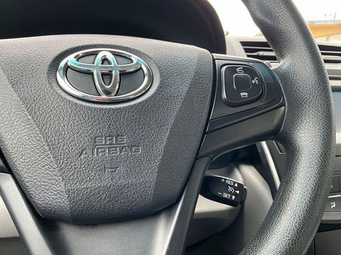 Used 2015 Toyota Camry LE FWD image 19