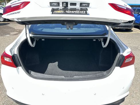 Used 2024 Chevrolet Malibu LT image 32