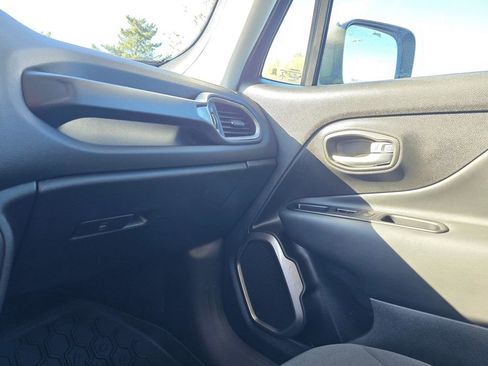 Used 2023 Jeep Renegade Latitude w/ Sun/Sound Group AWD/4WD image 29