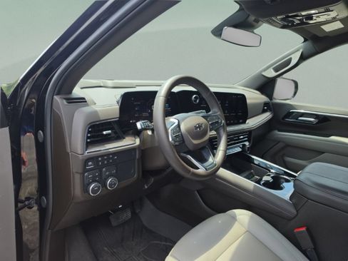 Used 2026 Chevrolet Tahoe Z71 w/ Comfort Package AWD/4WD image 13