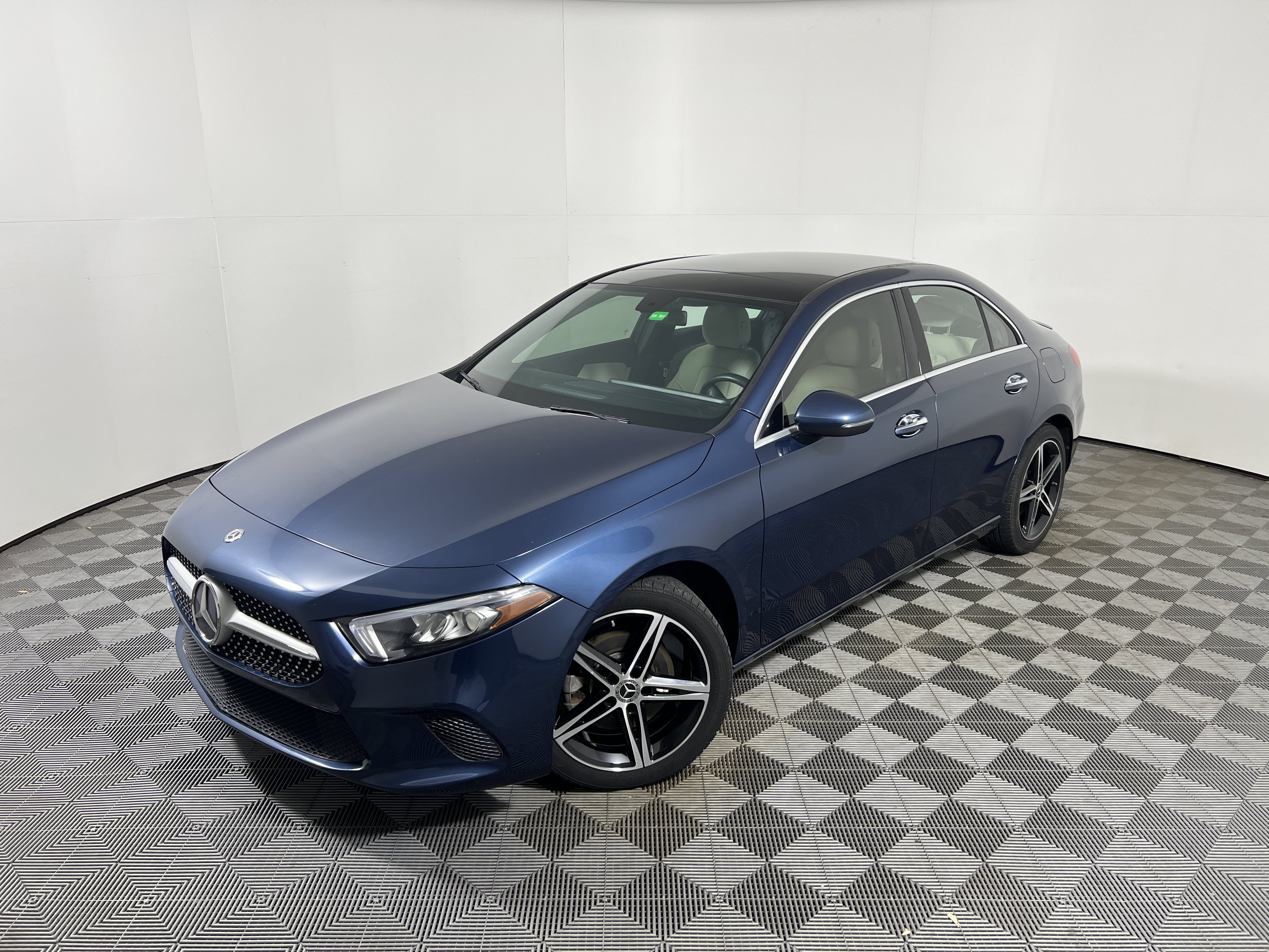 Used 2019 Mercedes-Benz A 220 image 1