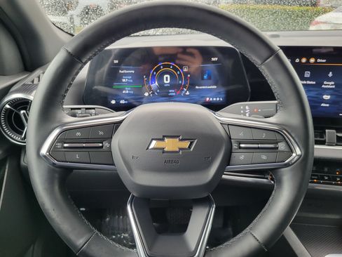 Used 2025 Chevrolet Equinox LT w/ Safety and Technology Package image 18