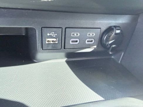 Used 2023 Toyota Highlander LE image 14