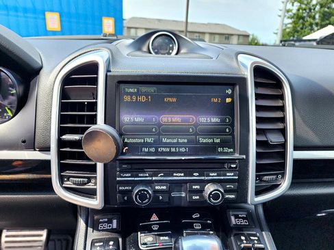 Used 2016 Porsche Cayenne S image 21