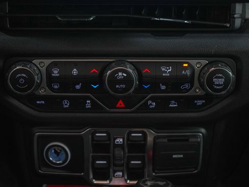 Used 2024 Jeep Wrangler Unlimited Sport AWD/4WD image 18