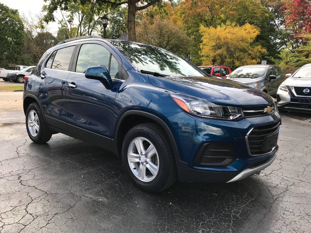 Used 2019 Chevrolet Trax LT w/ Sun & Sound Package AWD/4WD image 2