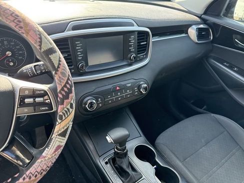 Used 2020 Kia Sorento AWD V6 image 8
