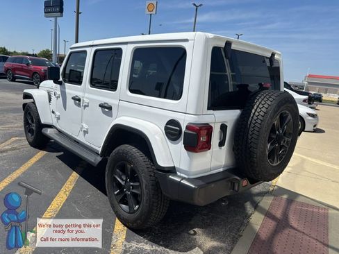 Used 2022 Jeep Wrangler Unlimited Sahara AWD/4WD image 3