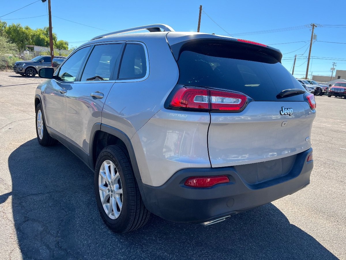 Used 2017 Jeep Cherokee Latitude FWD image 5