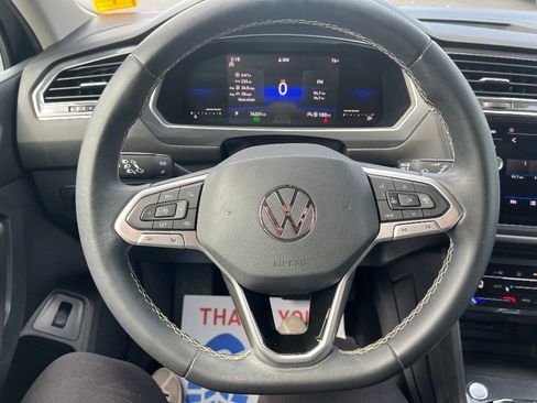 Used 2022 Volkswagen Tiguan SE image 33