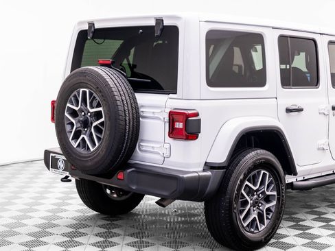 Used 2024 Jeep Wrangler Unlimited Sahara AWD/4WD image 38