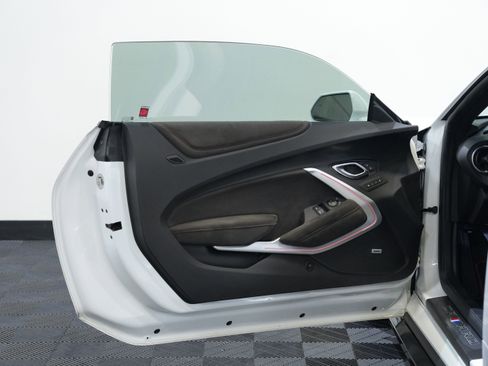 Used 2018 Chevrolet Camaro ZL1 RWD image 24