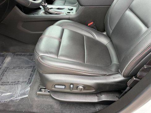 Used 2023 Chevrolet Traverse RS image 21