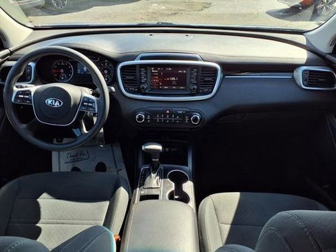Used 2020 Kia Sorento LX image 9