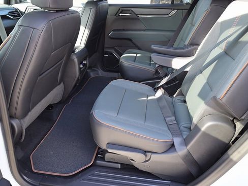New 2026 GMC Acadia AT4 AWD/4WD image 17
