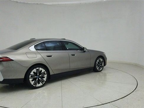 Used 2025 BMW i5 xDrive40 image 74