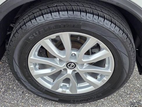 Used 2017 Nissan Rogue SV image 31