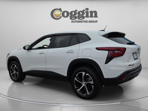 Used 2024 Chevrolet Trax RS w/ Driver Confidence Package image 4