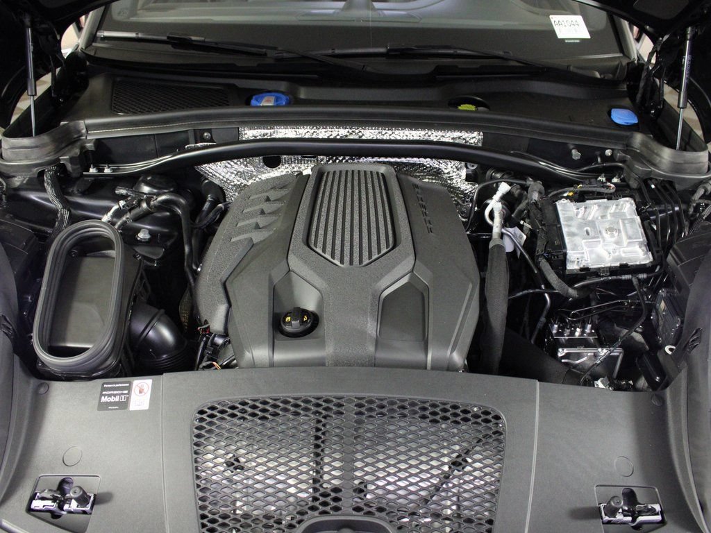 Certified 2026 Porsche Macan AWD/4WD image 41
