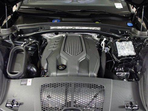 Certified 2026 Porsche Macan image 41