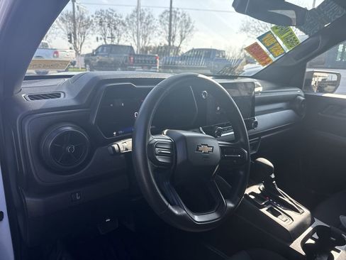 Used 2023 Chevrolet Colorado W/T image 9