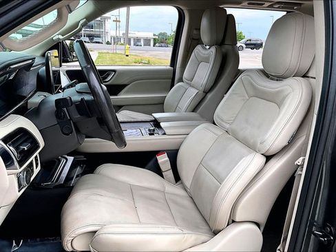 Used 2018 Lincoln Navigator Reserve AWD/4WD image 15