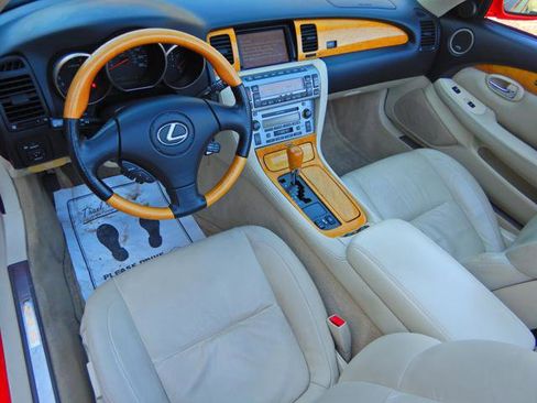 Used 2002 Lexus SC 430 Convertible image 2