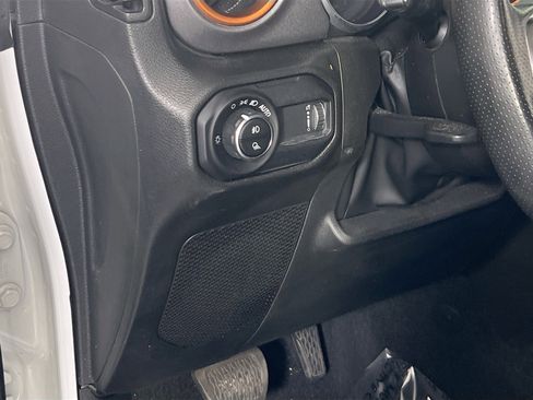 Used 2023 Jeep Gladiator Mojave w/ LED Lighting Group AWD/4WD image 10