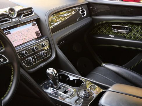Used 2023 Bentley Bentayga AWD/4WD image 9