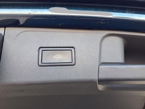 Used 2021 Volkswagen Atlas SEL Premium image 31