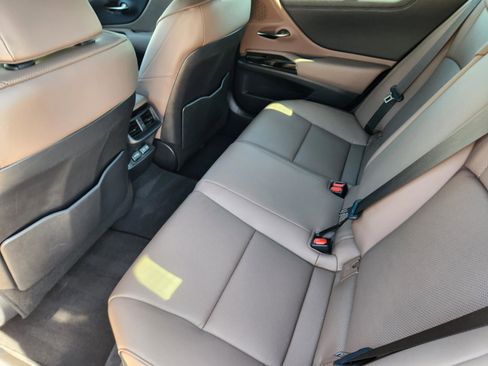 Used 2025 Lexus ES 350 w/ Premium Package FWD image 12