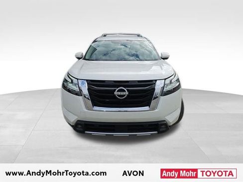 Used 2023 Nissan Pathfinder SL image 2