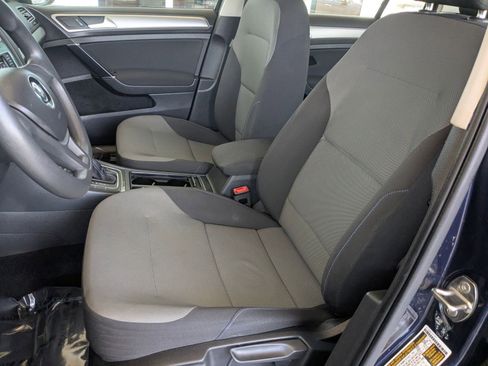 Used 2016 Volkswagen e-Golf SE FWD image 20