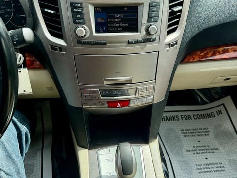 Used 2012 Subaru Outback 2.5i Limited w/ Moonroof Pkg AWD/4WD image 38