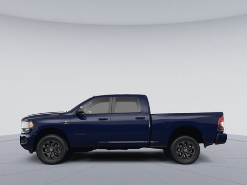 Used 2022 RAM 2500 Big Horn w/ Night Edition AWD/4WD image 2