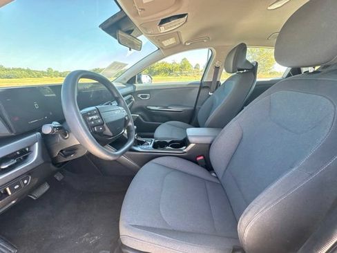 Used 2025 Kia K4 FWD image 2