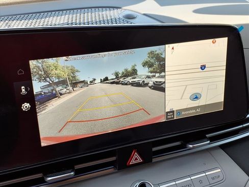 Certified 2025 Hyundai Elantra Limited image 23