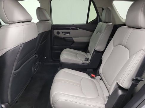 Used 2025 Honda Pilot Touring image 12