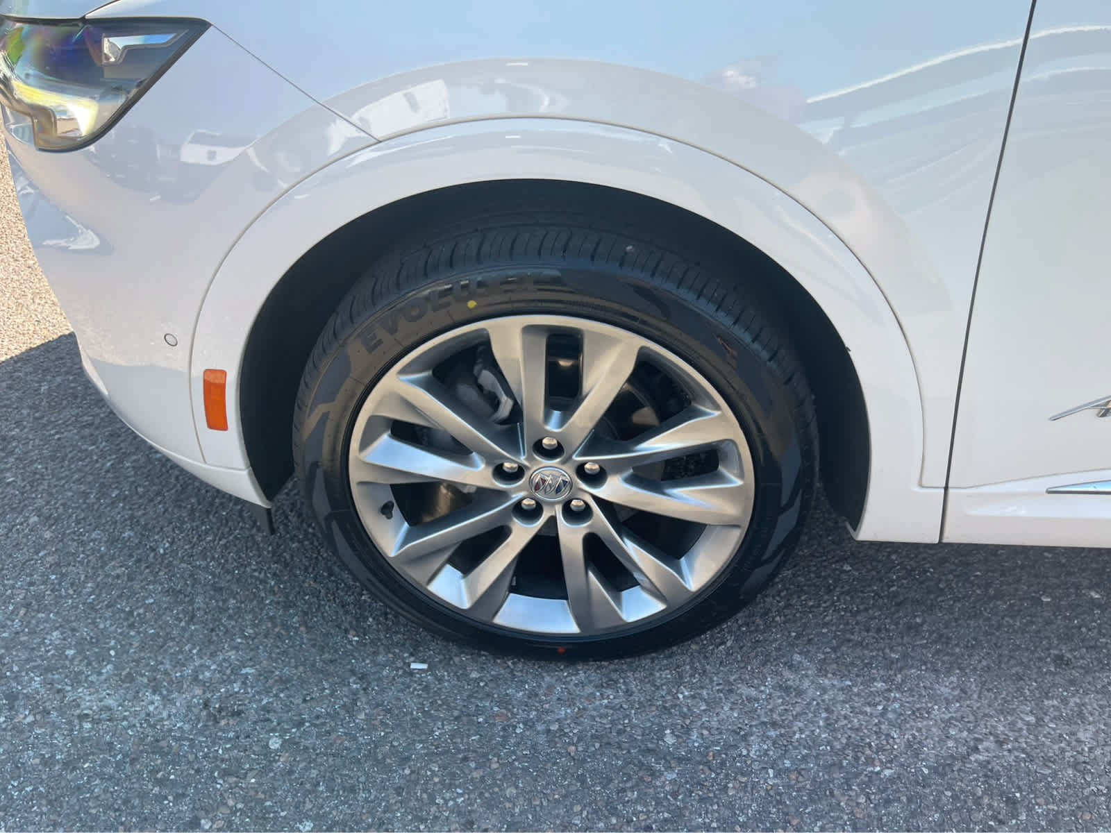 Used 2022 Buick Envision Avenir w/ Technology Package II FWD image 9