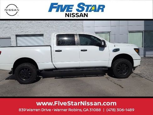 Used 2019 Nissan Titan SV w/ SV Convenience Package AWD/4WD image 5