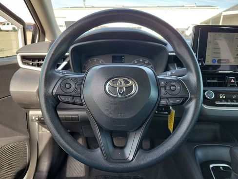 Used 2025 Toyota Corolla LE image 19