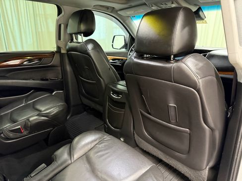 Used 2017 Cadillac Escalade Luxury AWD/4WD image 25