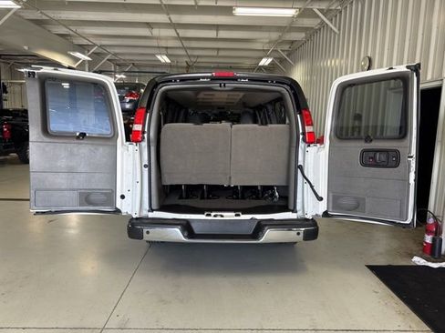 Used 2025 GMC Savana 3500 LT w/ LT Preferred Equipment Group RWD image 8