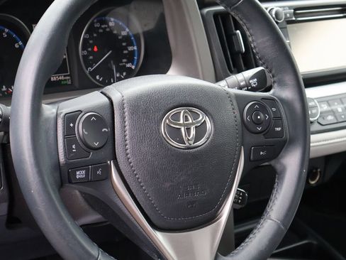 Used 2018 Toyota RAV4 XLE AWD/4WD image 18