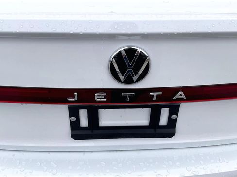 Used 2025 Volkswagen Jetta SE image 29
