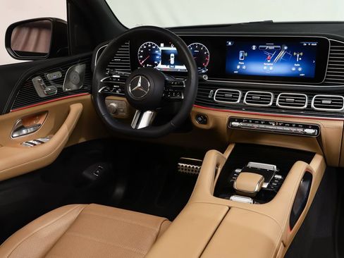Used 2025 Mercedes-Benz GLS 450 4MATIC image 14