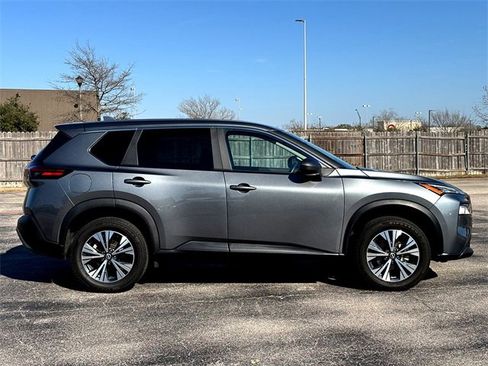 Used 2023 Nissan Rogue SV image 9