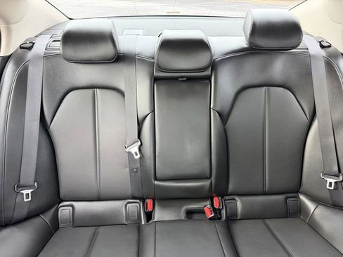 Used 2023 Genesis G70 2.0T RWD image 33
