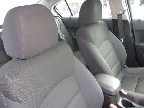 Used 2016 Chevrolet Cruze LT image 10