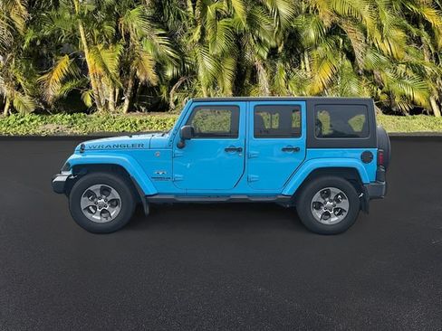 Used 2017 Jeep Wrangler Unlimited Sahara w/ Connectivity Group AWD/4WD image 8